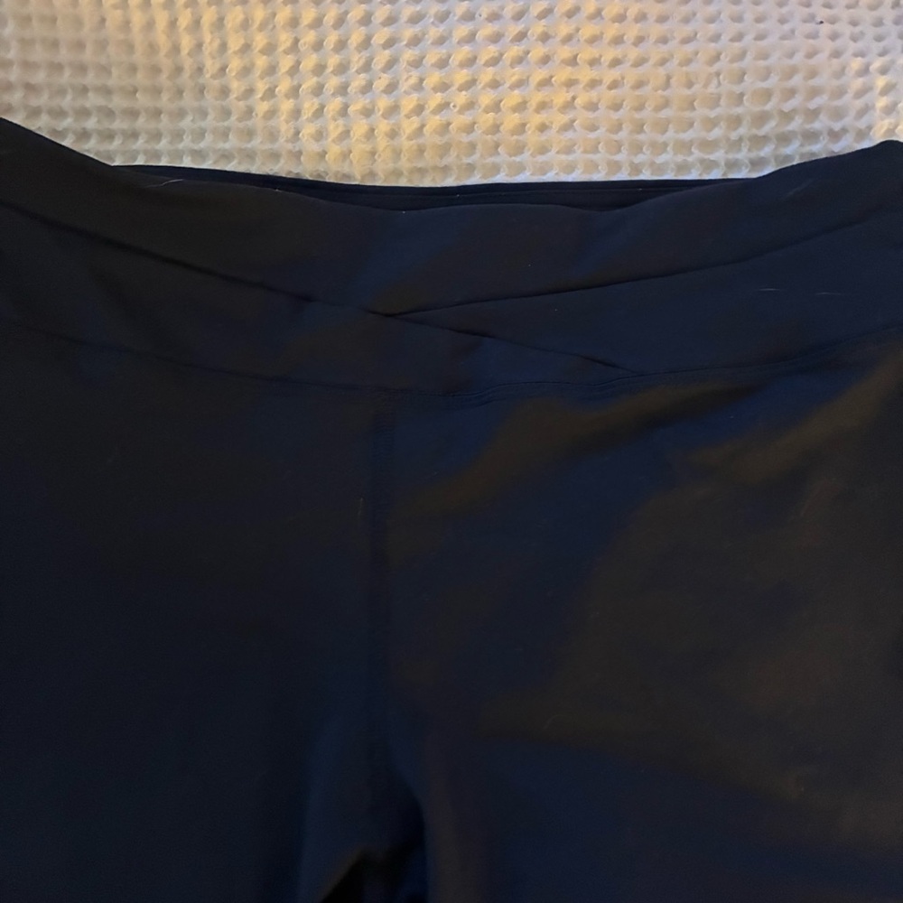 Forever 21 Short Bike Shorts Navy Blue Size Medium - Picture 3 of 4